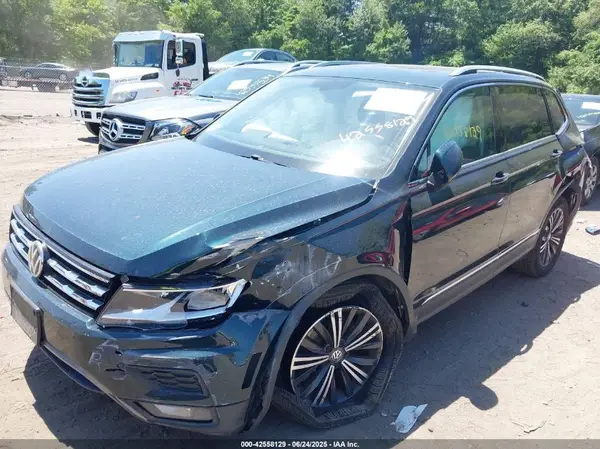 3VV2B7AX9JM058518 2018 VOLKSWAGEN TIGUAN - Image 2