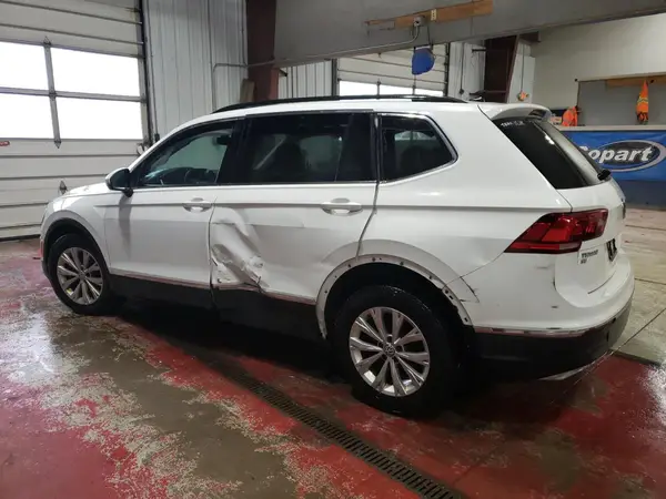 3VV2B7AX9JM065985 2018 VOLKSWAGEN TIGUAN - Image 2