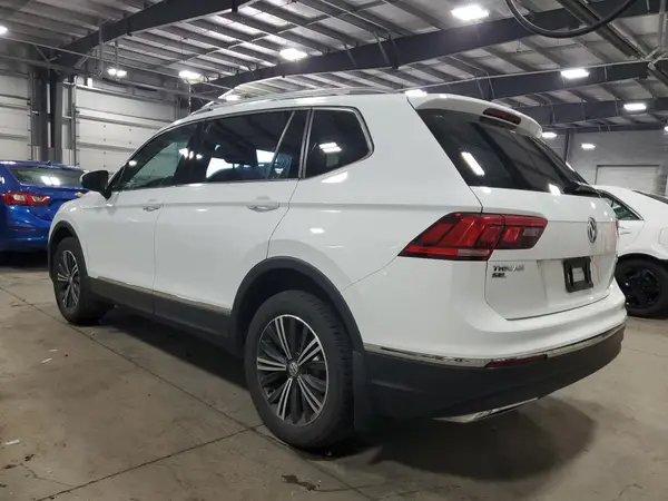 3VV2B7AX9JM067638 2018 VOLKSWAGEN TIGUAN - Image 2