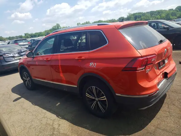 3VV2B7AX9JM078588 2018 VOLKSWAGEN TIGUAN - Image 2