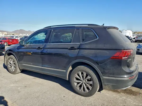 3VV2B7AX9JM091115 2018 VOLKSWAGEN TIGUAN - Image 2