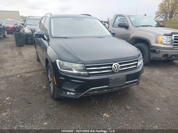 3VV2B7AX9JM099036 2018 VOLKSWAGEN TIGUAN - Image 1