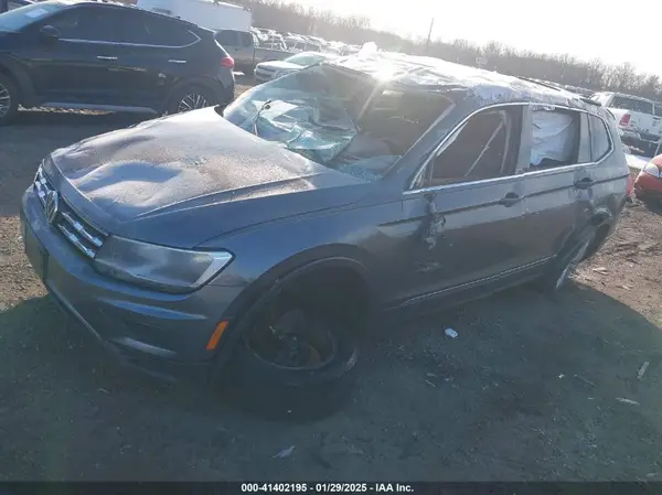 3VV2B7AX9JM099196 2018 VOLKSWAGEN TIGUAN - Image 2