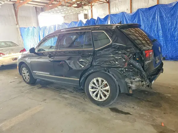 3VV2B7AX9JM120953 2018 VOLKSWAGEN TIGUAN - Image 2