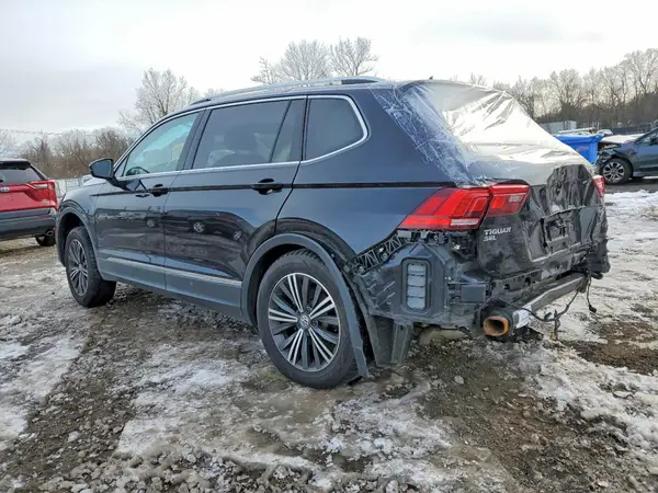 3VV2B7AX9JM164029 2018 VOLKSWAGEN TIGUAN - Image 2
