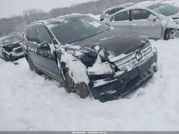 3VV2B7AX9JM170896 2018 VOLKSWAGEN TIGUAN - Image 1