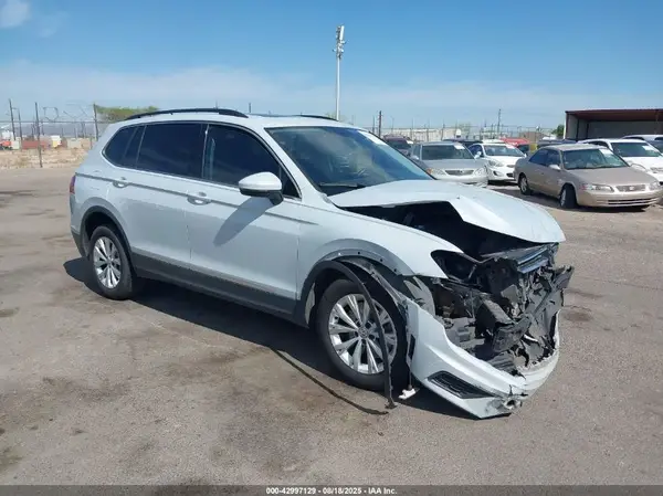 3VV2B7AX9JM188024 2018 VOLKSWAGEN TIGUAN - Image 1