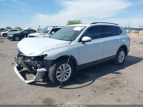 3VV2B7AX9JM188024 2018 VOLKSWAGEN TIGUAN - Image 2