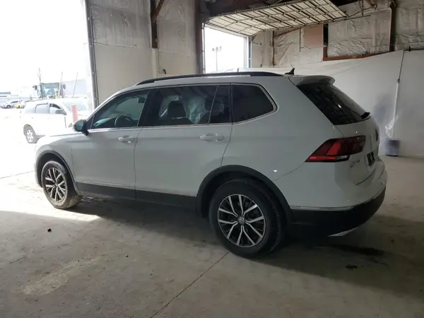 3VV2B7AX9JM219840 2018 VOLKSWAGEN TIGUAN - Image 2