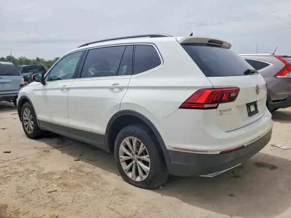 3VV2B7AX9JM220471 2018 VOLKSWAGEN TIGUAN - Image 2