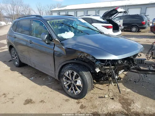 3VV2B7AX9KM088555 2019 VOLKSWAGEN TIGUAN - Image 1