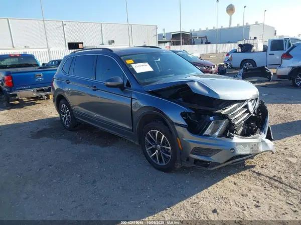 3VV2B7AX9KM196240 2019 VOLKSWAGEN TIGUAN - Image 1