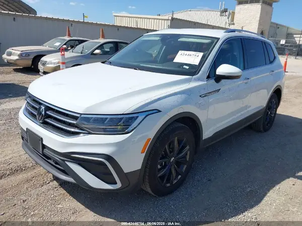 3VV2B7AX9RM123637 2024 VOLKSWAGEN TIGUAN - Image 2