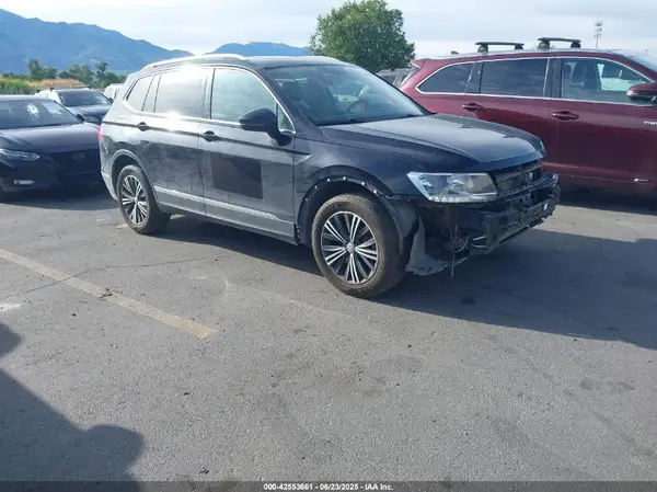 3VV2B7AXXJM028105 2018 VOLKSWAGEN TIGUAN - Image 1
