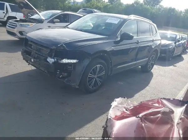 3VV2B7AXXJM028105 2018 VOLKSWAGEN TIGUAN - Image 2