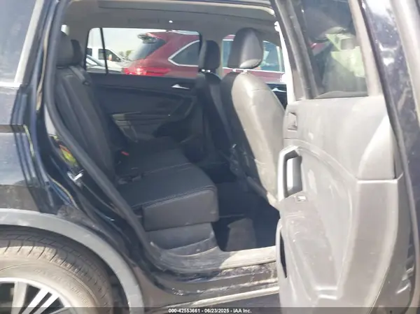 3VV2B7AXXJM028105 2018 VOLKSWAGEN TIGUAN - Image 8