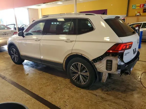 3VV2B7AXXJM033725 2018 VOLKSWAGEN TIGUAN - Image 2