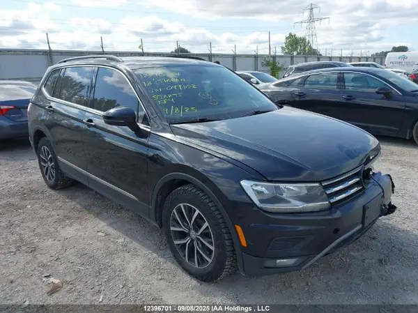 3VV2B7AXXJM049102 2018 VOLKSWAGEN TIGUAN - Image 1
