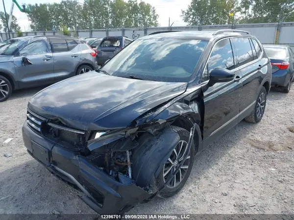 3VV2B7AXXJM049102 2018 VOLKSWAGEN TIGUAN - Image 2