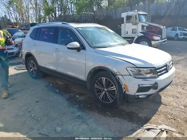 3VV2B7AXXJM082066 2018 VOLKSWAGEN TIGUAN - Image 1