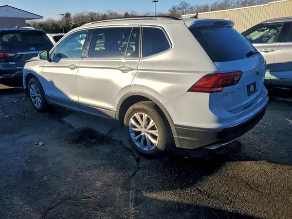 3VV2B7AXXJM101697 2018 VOLKSWAGEN TIGUAN - Image 2