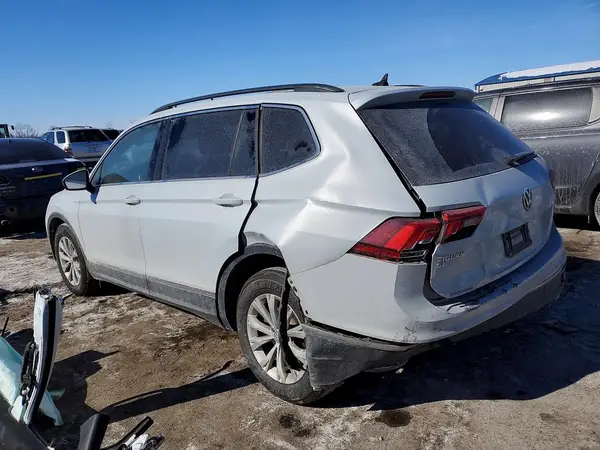 3VV2B7AXXJM145022 2018 VOLKSWAGEN TIGUAN - Image 2