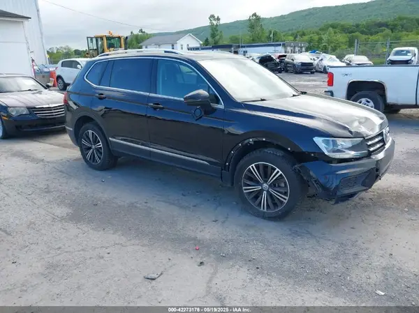 3VV2B7AXXJM145781 2018 VOLKSWAGEN TIGUAN - Image 1
