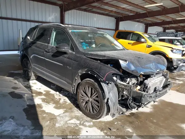 3VV2B7AXXKM077239 2019 VOLKSWAGEN TIGUAN - Image 1