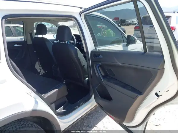 3VV2B7AXXLM064945 2020 VOLKSWAGEN TIGUAN - Image 8