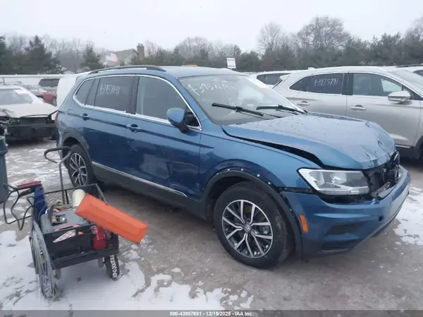 3VV2B7AXXLM125209 2020 VOLKSWAGEN TIGUAN - Image 1