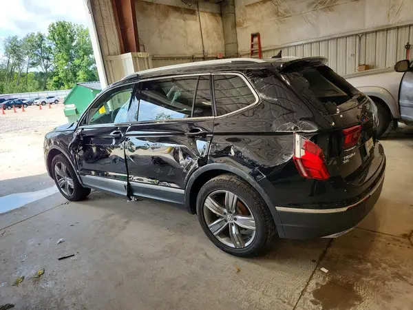 3VV2B7AXXLM137621 2020 VOLKSWAGEN TIGUAN - Image 2