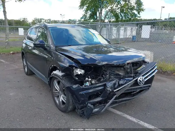 3VV2B7AXXLM152054 2020 VOLKSWAGEN TIGUAN - Image 1