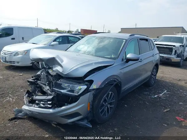 3VV2B7AXXMM038704 2021 VOLKSWAGEN TIGUAN - Image 2