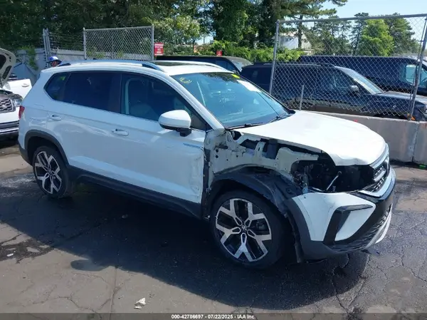 3VV2X7B20NM071068 2022 VOLKSWAGEN TAOS - Image 1