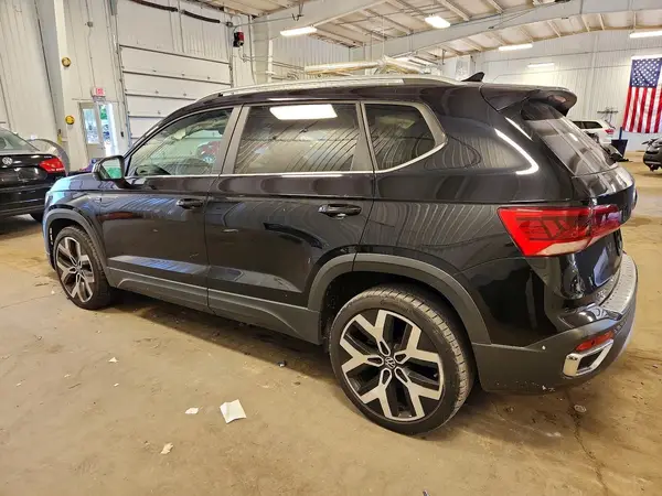 3VV2X7B21NM009811 2022 VOLKSWAGEN TAOS - Image 2
