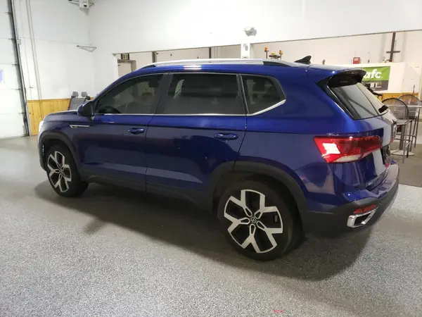 3VV2X7B22PM324085 2023 VOLKSWAGEN TAOS - Image 2