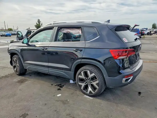 3VV2X7B24NM049607 2022 VOLKSWAGEN TAOS - Image 2