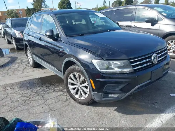 3VV3B7AX0JM002858 2018 VOLKSWAGEN TIGUAN - Image 1