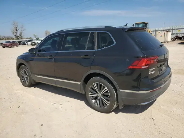 3VV3B7AX0JM020325 2018 VOLKSWAGEN TIGUAN - Image 2