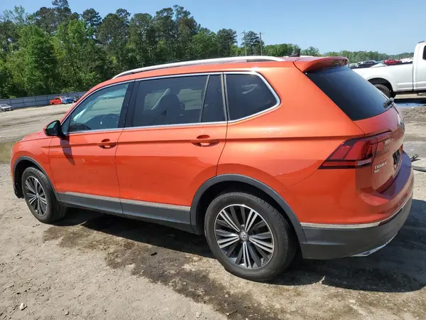 3VV3B7AX0JM020910 2018 VOLKSWAGEN TIGUAN - Image 2