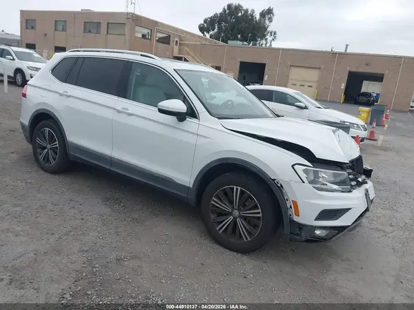 3VV3B7AX0JM032782 2018 VOLKSWAGEN TIGUAN - Image 1