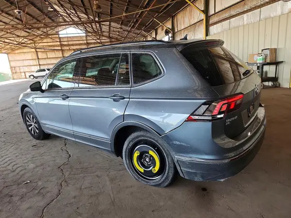 3VV3B7AX0JM043877 2018 VOLKSWAGEN TIGUAN - Image 2
