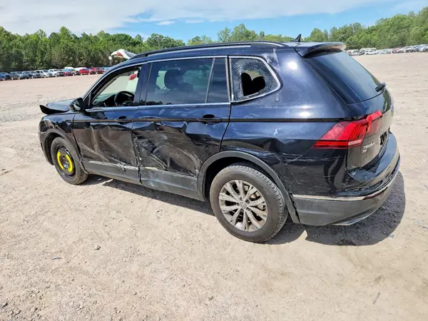 3VV3B7AX0JM049498 2018 VOLKSWAGEN TIGUAN - Image 2