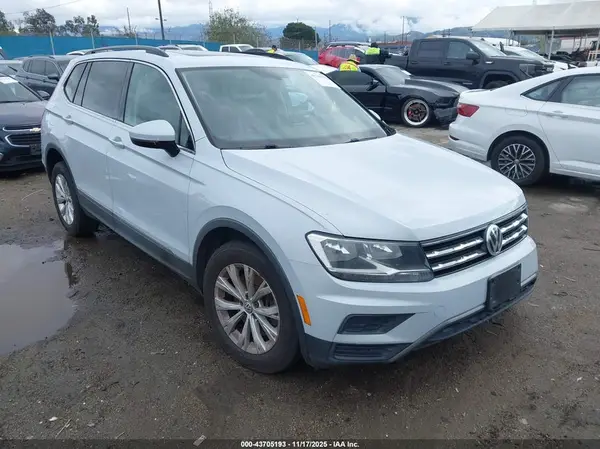 3VV3B7AX0JM051946 2018 VOLKSWAGEN TIGUAN - Image 1