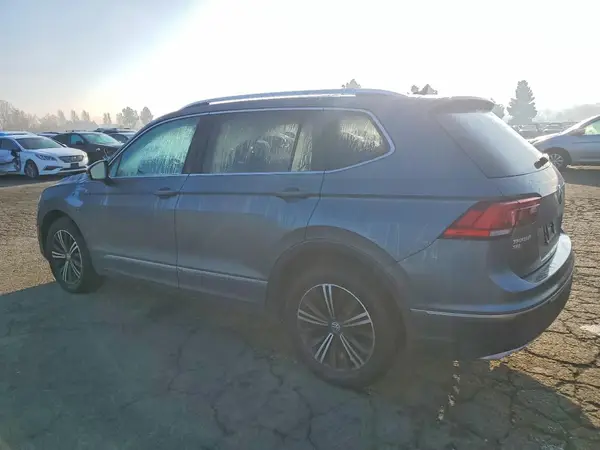 3VV3B7AX0JM058203 2018 VOLKSWAGEN TIGUAN - Image 2