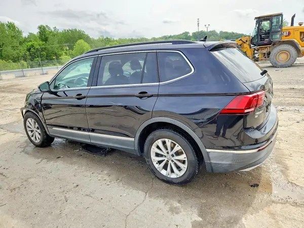 3VV3B7AX0JM064034 2018 VOLKSWAGEN TIGUAN - Image 2