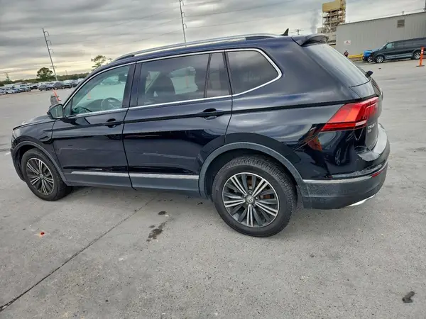 3VV3B7AX0JM068343 2018 VOLKSWAGEN TIGUAN - Image 2
