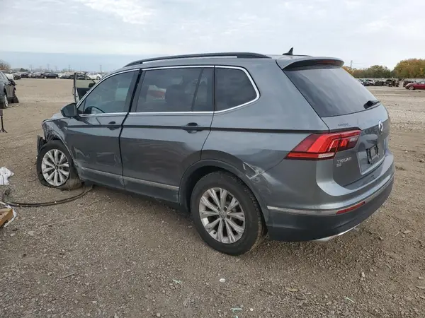 3VV3B7AX0JM075437 2018 VOLKSWAGEN TIGUAN - Image 2