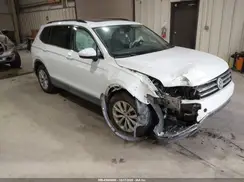 3VV3B7AX0JM076569 2018 VOLKSWAGEN TIGUAN