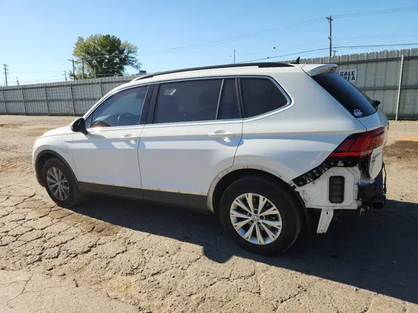 3VV3B7AX0JM078421 2018 VOLKSWAGEN TIGUAN - Image 2